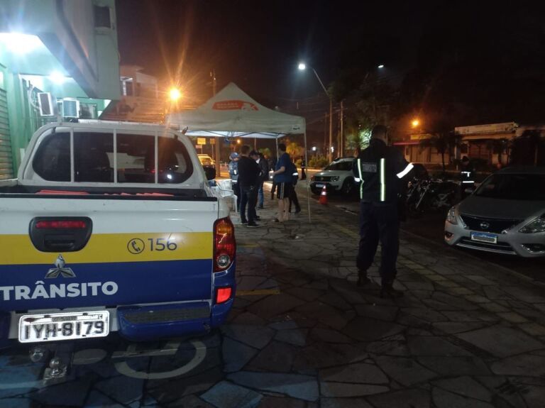 Motorista vai parar na delegacia após fugir de blitz em Canoas