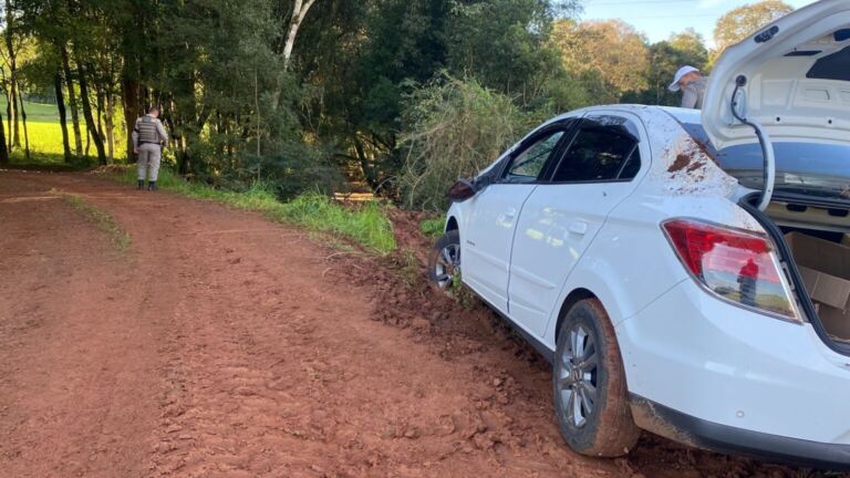 Idoso morre após cair de carro em rio