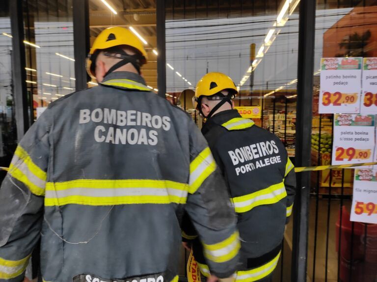 “Na hora deu um estouro, pensamos que era uma bomba” relata cliente que estava dentro de supermercado quando teto cedeu em Canoas