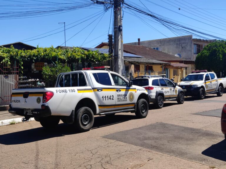 CANOAS: Homem é morto a tiros dentro de residência