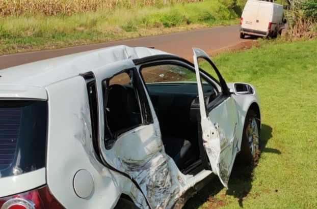 TRÂNSITO FATAL: Idosa morre após colisão entre carro e van