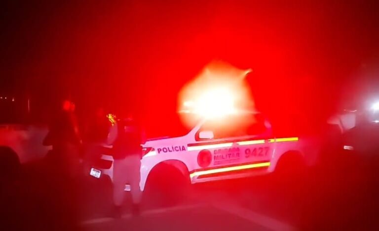 DENTRO DE CASA: Jovem é encontrado morto com 30 tiros