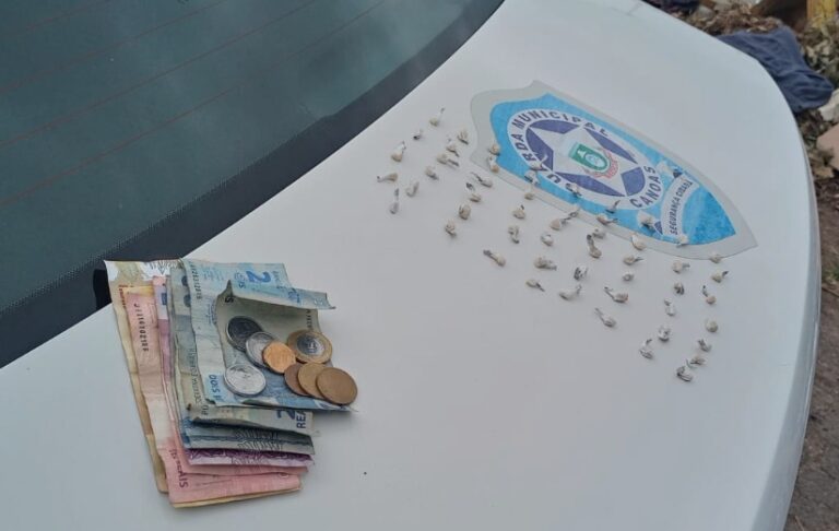 CANOAS: Traficante é preso com mais de 50 pedras de crack