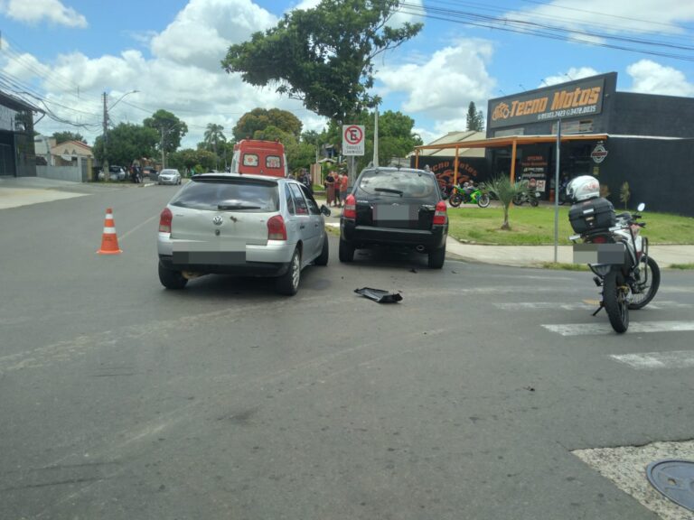CANOAS: Motorista fica ferido após colisão entre Gol e Tucson