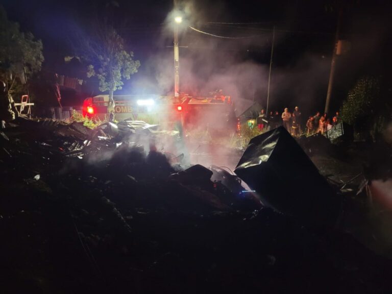 CASA FICOU DESTRUÍDA: Homem morre carbonizado em incêndio