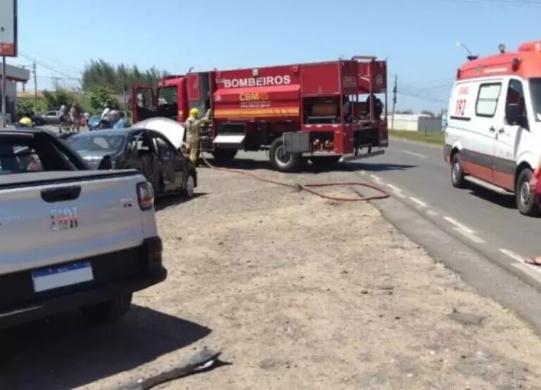 ACIDENTE DE TRÂNSITO: Casal morre após colisão entre carro e caminhonete