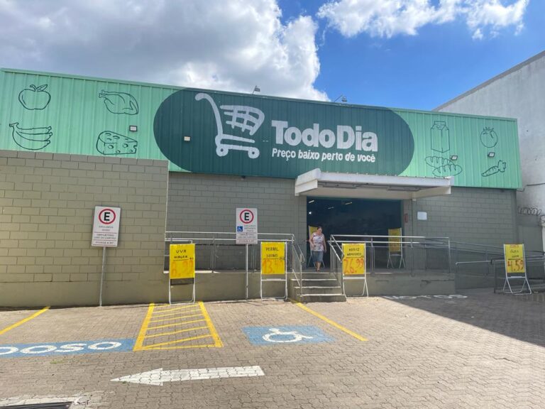 CANOAS: Funcionários das duas filiais do TodoDia estão apreensivos após anúncio de fechamento e demissões
