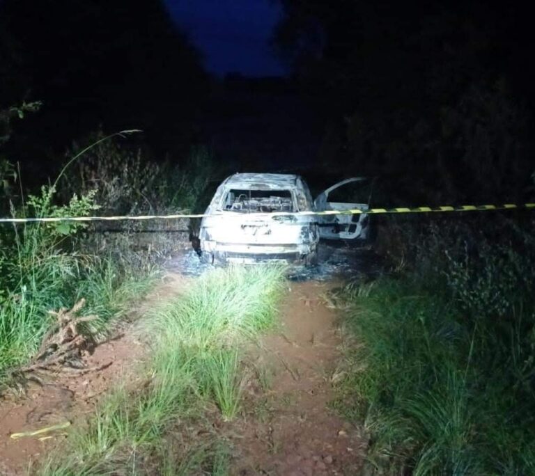 POLÍCIA: Corpo é encontrado dentro de veículo incendiado