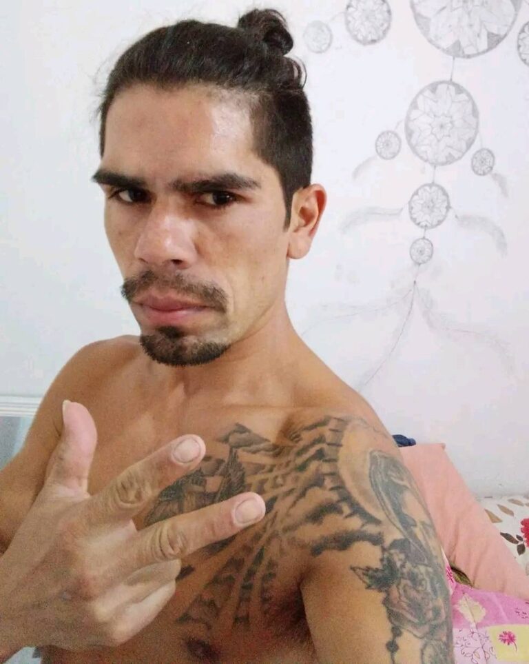 ACIDENTE DE TRÂNSITO: Homem morre após colisão entre carro e caminhão