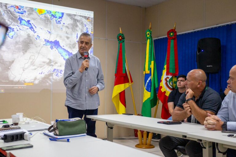 CANOAS: Prefeito Nedy sobe o tom e cobra RGE: “São mais de 118 mil canoenses sem luz há mais de 24 horas e isso é inaceitável”