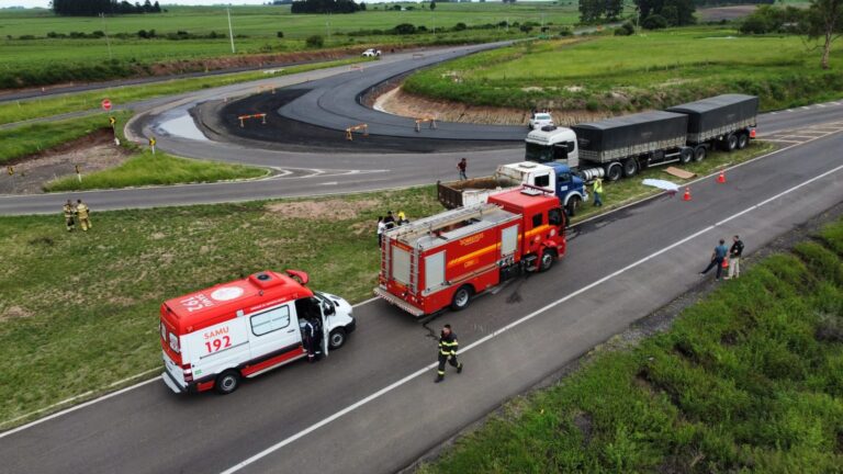 URGENTE: Caminhão perde o controle e mata dois trabalhadores; Outras três pessoas ficaram feridas