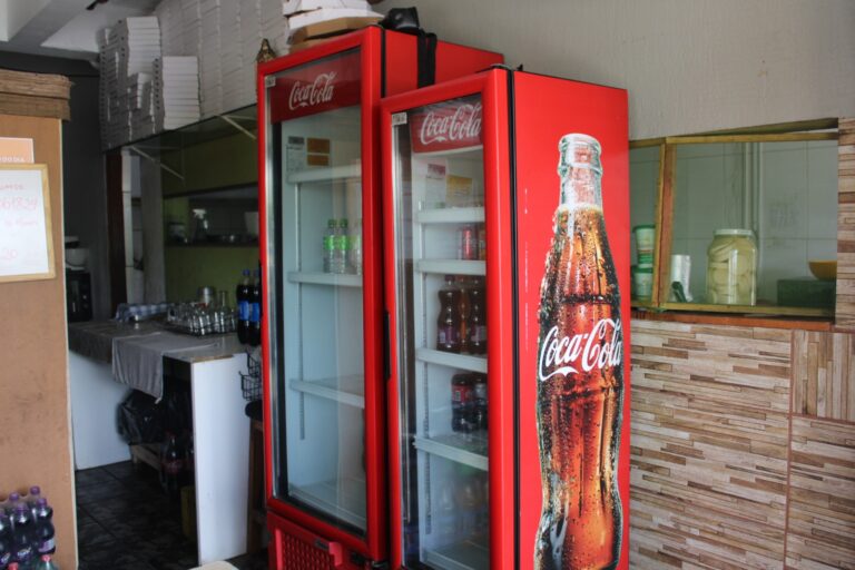 CANOAS: Comerciantes contabilizam prejuízos e buscam alternativas para trabalhar; Cidade está há mais de 55 horas sem luz