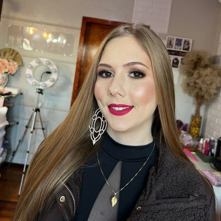 POLÍCIA: Adolescente de 17 anos é morta a tiros dentro de carro