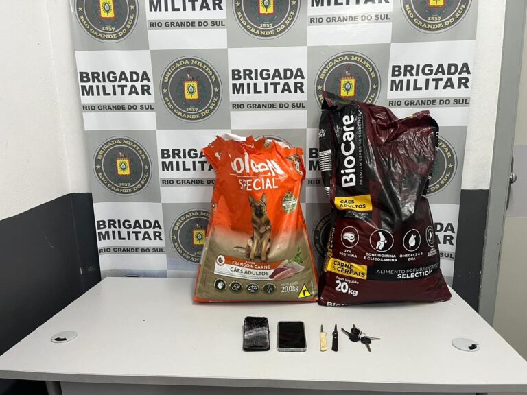 POLÍCIA: Dupla é presa com carga de ração roubada; Mais de nove toneladas do produto estavam com os bandidos