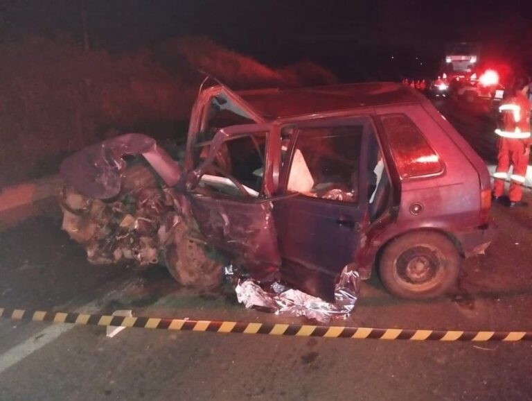 ACIDENTE DE TRÂNSITO: Homem morre após colisão entre dois carros