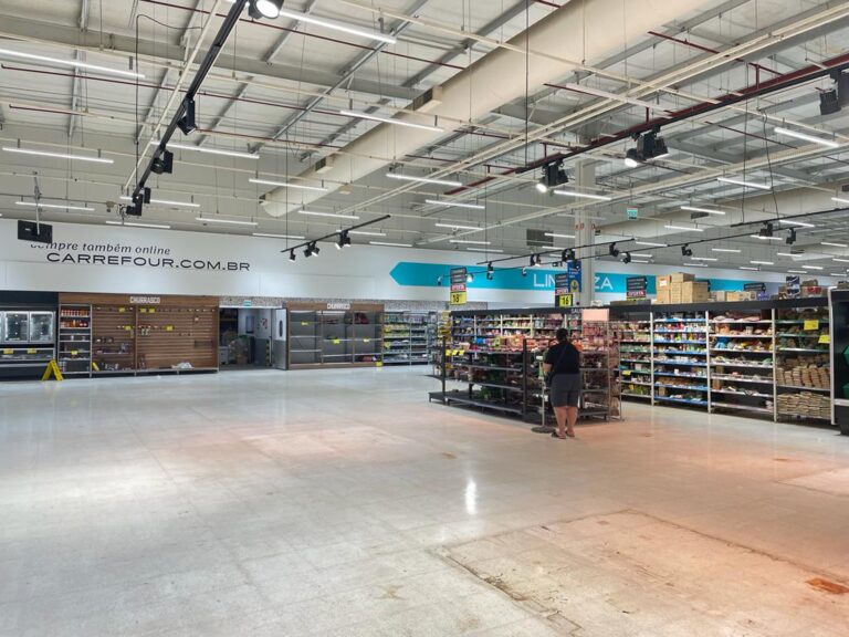ESTEIO: Mais de 30 funcionários do Carrefour são demitidos