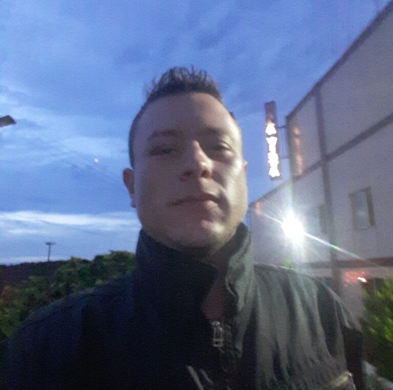 POLÍCIA: Homem é morto a tiros na frente de residência