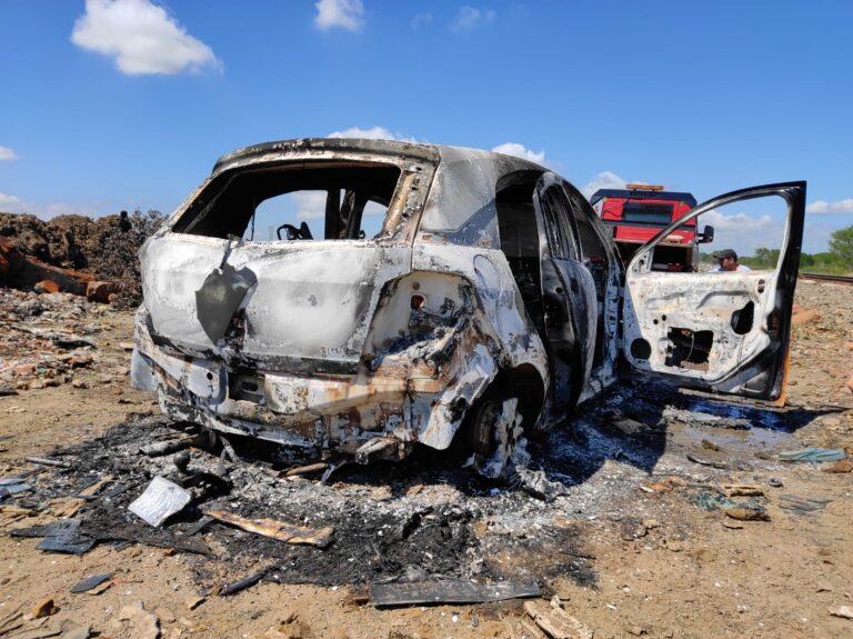 CANOAS: Corpo é encontrado carbonizado dentro de carro incendiado