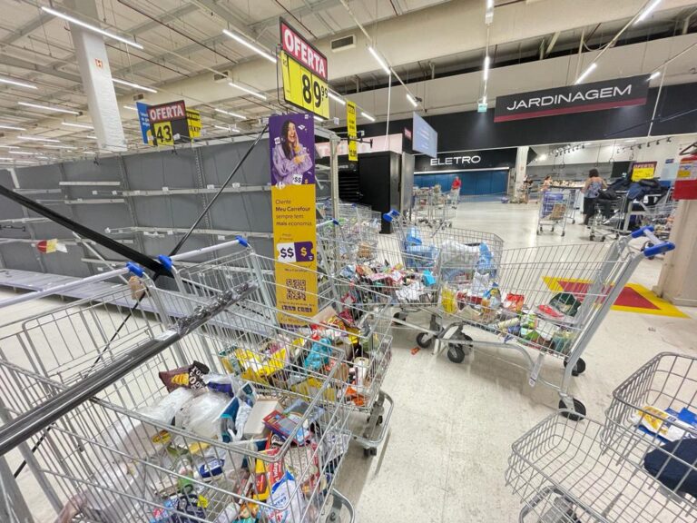 CARREFOUR: Por falta de estoque, fechamento de hipermercados é antecipado
