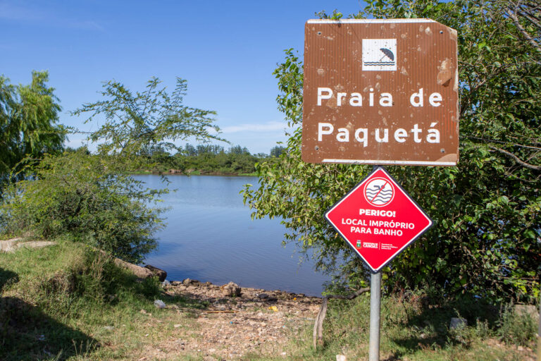 CANOAS: Alternativa para quem fica na cidade, Praia do Paquetá é imprópria para banho