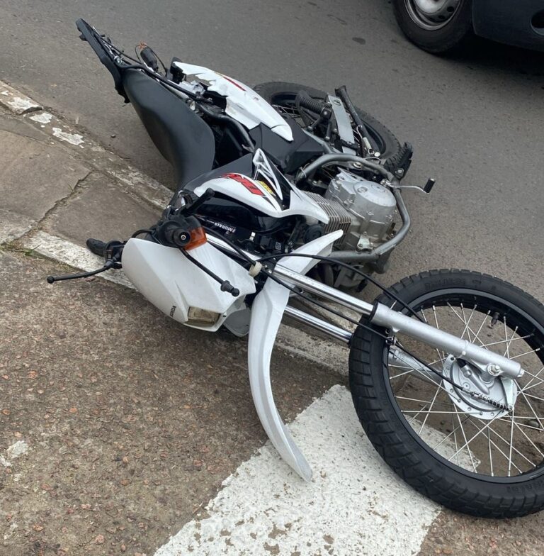 ACIDENTE DE TRÂNSITO: Motociclista morre atropelado por caminhão após acidente em avenida