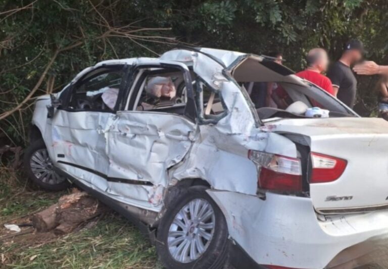 ACIDENTE DE TRÂNSITO: Passageiro de carro de aplicativo morre em colisão com caminhão