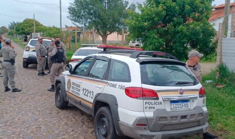 POLÍCIA: Criminosos invadem residência e matam três homens a tiros