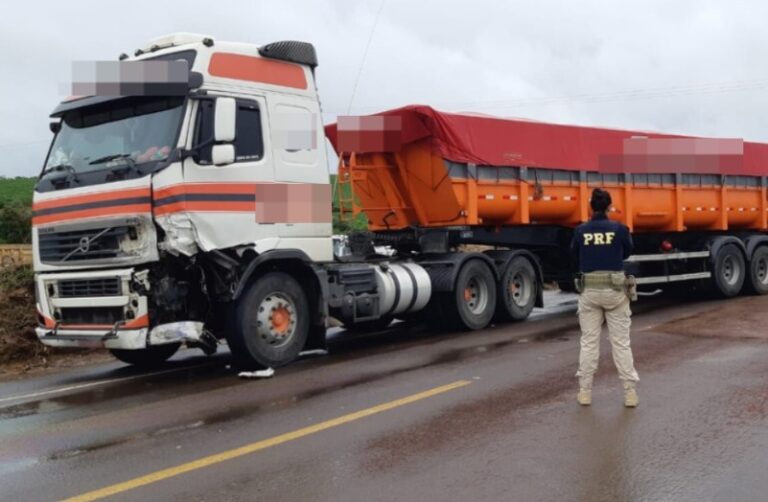 ACIDENTE DE TRÂNSITO: Homem morre após grave acidente entre carro e caminhão de Canoas