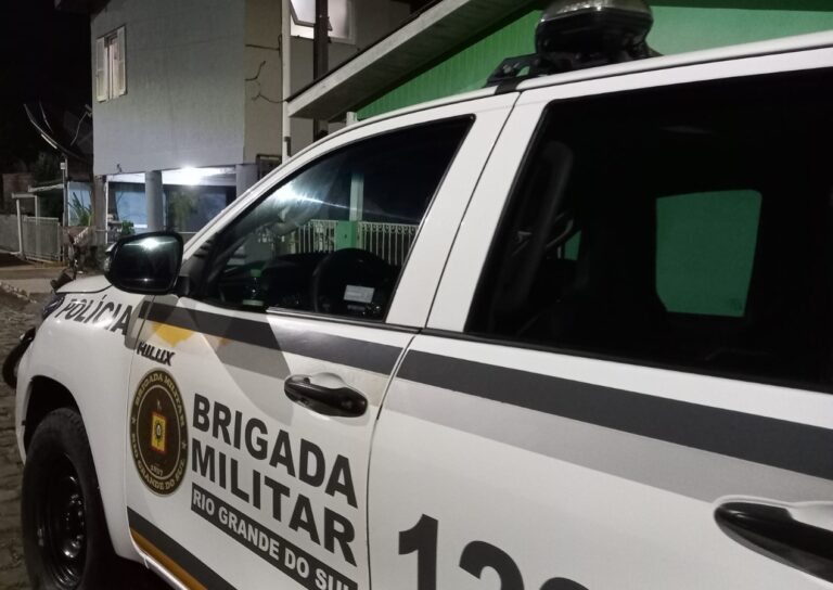 VIOLÊNCIA: Jovem é morto a tiros na entrada de residência
