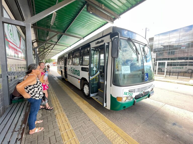 NOVA SANTA RITA: Mesmo com nova empresa, passageiros reclamam de atrasos e falta de ônibus