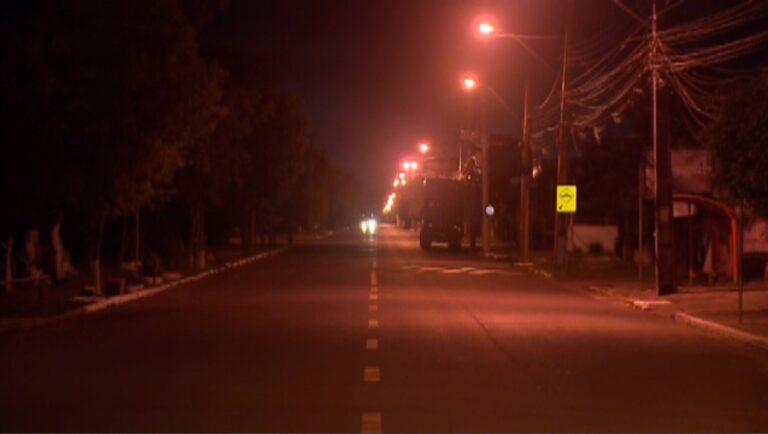 CANOAS: Duas pessoas são alvos de ataque a tiros na frente de bar