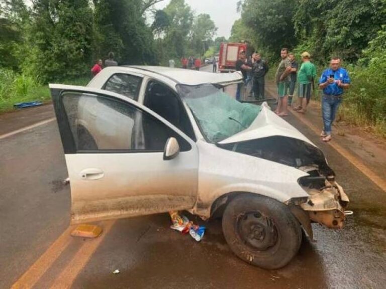 TRAGÉDIA: Três pessoas morrem após grave acidente entre Celta e Gol