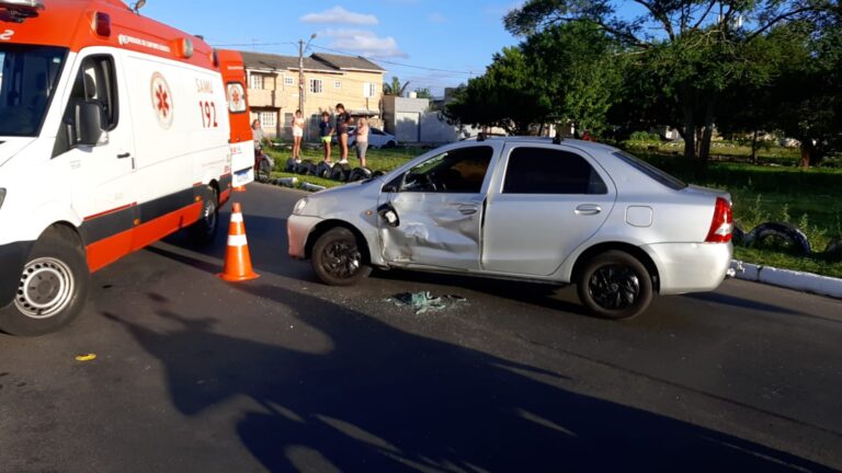 CANOAS: Motociclista é internado em hospital após acidente com carro