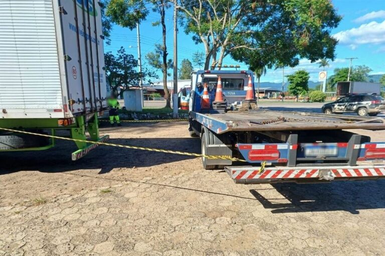 TRAGÉDIA: Homem morre após ser prensado entre dois caminhões em posto de combustíveis