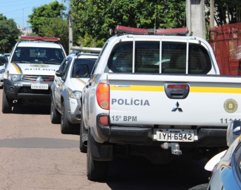 CANOAS: Após colidir caminhonete em árvore, motorista é preso com pistola