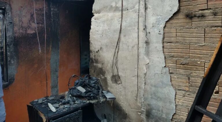 TRAGÉDIA: Criança de 3 anos morre carbonizada após incêndio destruir residência