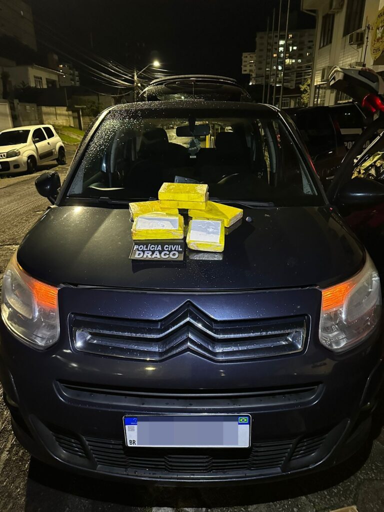 CANOAS: Dupla que ia transportar droga de Santa Catarina para o RS é presa em flagrante pela Polícia Civil