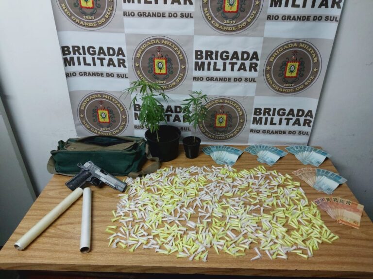 CANOAS: Casal é preso com pés de maconha e 800 pinos de cocaína