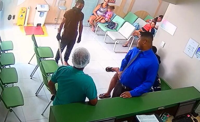 POLÍCIA: Armado com espada, homem invade hospital e ataca segurança