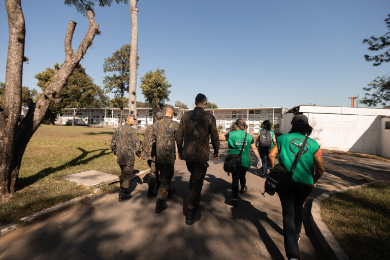 CANOAS: Agentes de endemias e soldados do V Comar realizam mutirão contra a dengue nos cemitérios 