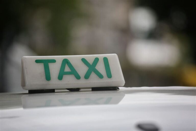 POLÍCIA: Criminoso assalta taxista e foge com o carro