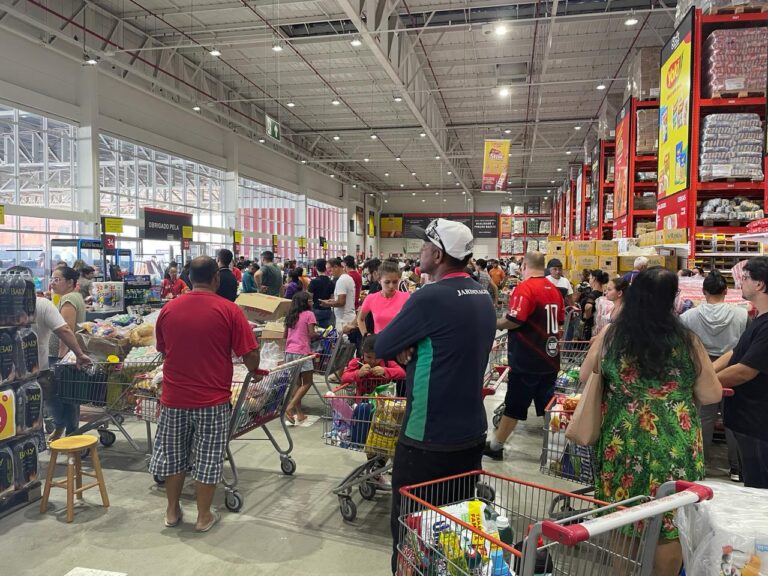 CANOAS: Com cortes de carne por menos de R$ 20 e frango por menos de R$ 5, atacados disputam clientes neste sábado