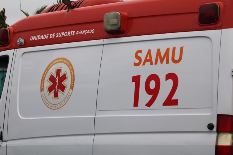 CANOAS: Ciclista é socorrido pelo SAMU e levado para hospital após acidente com carro