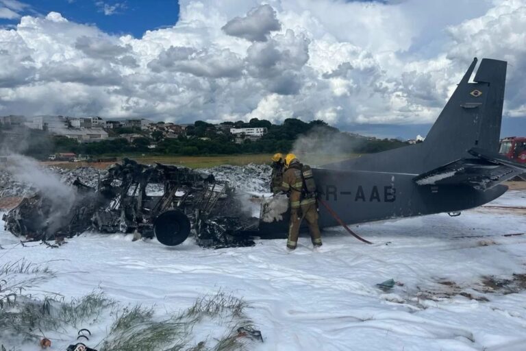 TRAGÉDIA: Dois policiais morrem após queda de avião