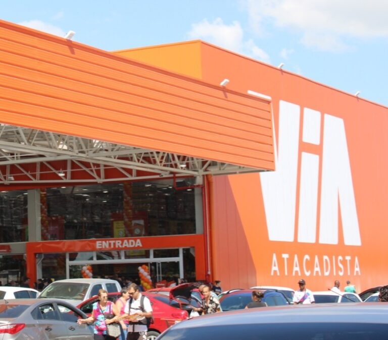 Com dezenas de ofertas, Via Atacadista inaugura primeira loja na região; Filé de frango está saindo por R$ 11