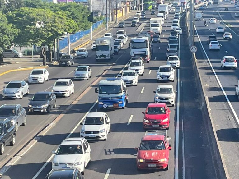 CANOAS: BR-116 tem mais de 8km de congestionamento; Saiba o motivo e alternativas