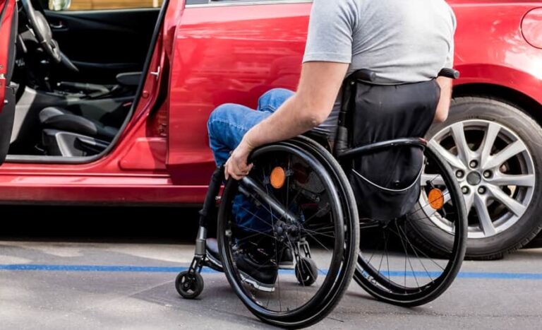 DANOS MORAIS: Aplicativo de transportes é condenado a indenizar passageiro cadeirante após motorista se recusar a fazer viagem