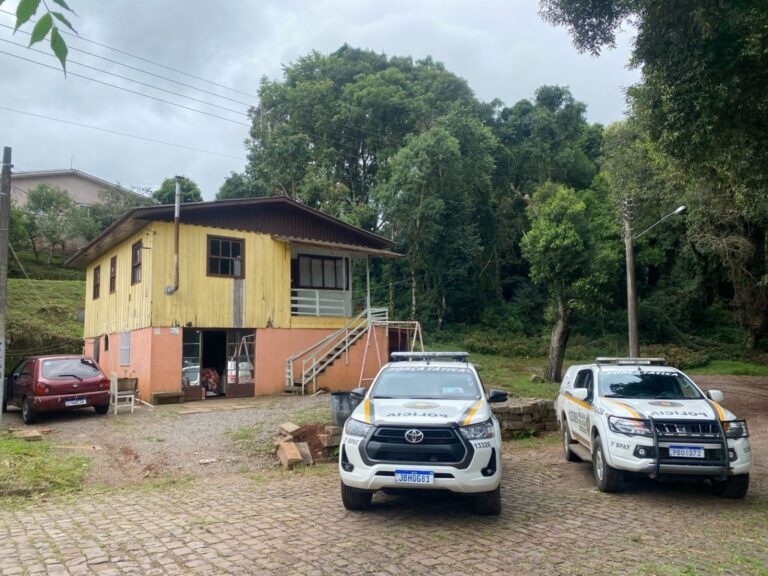 POLÍCIA: Casal é preso vendendo drogas