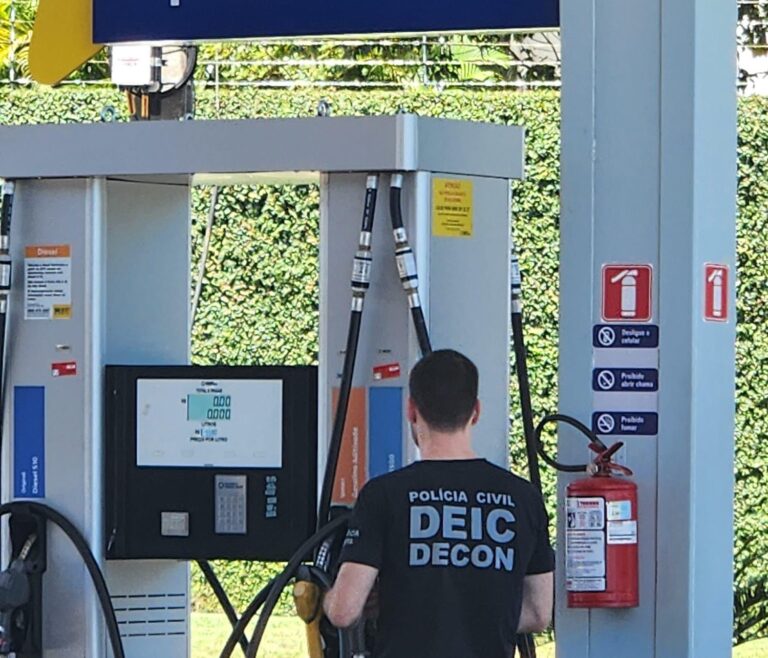 CANOAS: Gerente de posto de combustíveis é presa após polícia encontrar adulteração na bomba