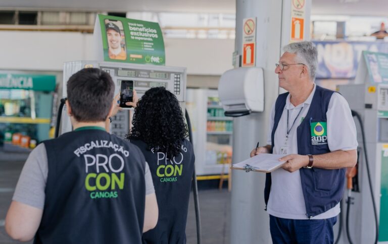 CANOAS: Procon encontra irregularidades e lacra bombas em posto de combustível